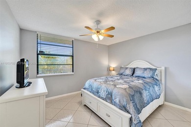 Move-in ready top-floor 2-bedroom, 2-bath condo with no on Pine Island Ridge Country Club in Florida - for sale on GolfHomes.com, golf home, golf lot