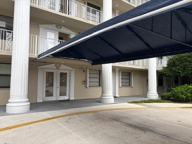 Spacious Condo, Clubhouse, Fitness Center, Manager on Site, Pool on Bear Lakes Country Club in Florida - for sale on GolfHomes.com, golf home, golf lot