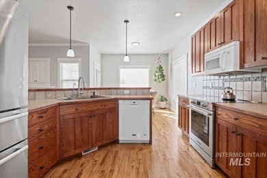 Awesome Floor Plan with all bedrooms on main level!  Wonderful on Ridgecrest Golf Course in Idaho - for sale on GolfHomes.com, golf home, golf lot