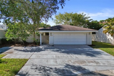 Elegant 2-bedroom, 2-bath residence with a 2-car garage, ideally on Jonathans Landing Golf Club in Florida - for sale on GolfHomes.com, golf home, golf lot