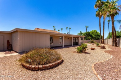 Move right in! Enjoy a great open floor plan with vaulted on Cottonwood Country Club in Arizona - for sale on GolfHomes.com, golf home, golf lot