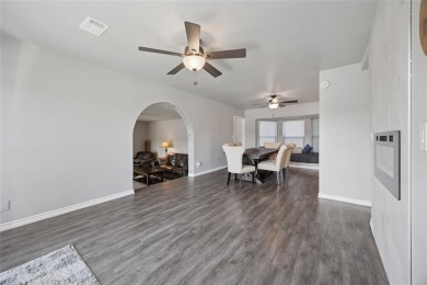 AMAZING TURNKEY LAKEHOUSE! Perfect for full time residence on Twisted Oaks Golf Club in Texas - for sale on GolfHomes.com, golf home, golf lot