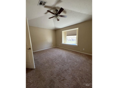 Main floor living on the Lewiston Golf and Country Club golf on Lewiston Golf and Country Club in Idaho - for sale on GolfHomes.com, golf home, golf lot
