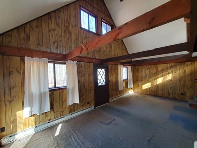 CUTE & COZY FAWN LAKE CHALET!  Features an open floor plan w/ on Forest Lake Club in Pennsylvania - for sale on GolfHomes.com, golf home, golf lot