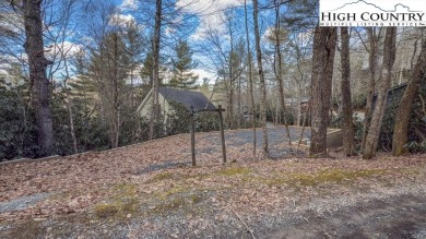 Enjoy all the amenities and beauty of Linville Land Harbor from on Land Harbor Golf Course in North Carolina - for sale on GolfHomes.com, golf home, golf lot