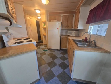 Charming & Renovated 2-Bedroom, 2-Bath Double-Wide in Vibrant on Vista Plantation Golf Club in Florida - for sale on GolfHomes.com, golf home, golf lot