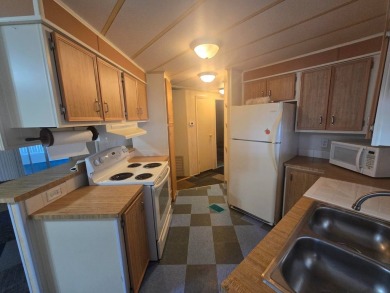 Charming & Renovated 2-Bedroom, 2-Bath Double-Wide in Vibrant on Vista Plantation Golf Club in Florida - for sale on GolfHomes.com, golf home, golf lot