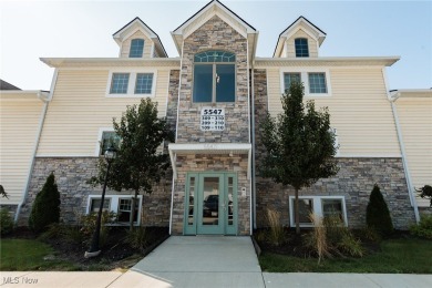 Welcome to this beautiful two-story lofted condo located in the on  in Ohio - for sale on GolfHomes.com, golf home, golf lot