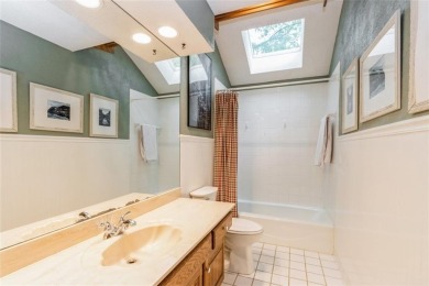Welcome to resort-style living in the beautiful and highly on Lakewood Oaks Golf Club, Ltd. in Missouri - for sale on GolfHomes.com, golf home, golf lot