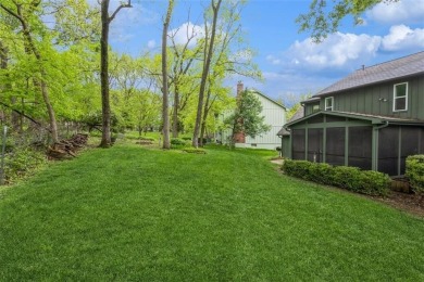 Welcome to resort-style living in the beautiful and highly on Lakewood Oaks Golf Club, Ltd. in Missouri - for sale on GolfHomes.com, golf home, golf lot