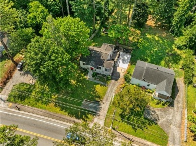 This adorable bungalow overlooks the Charlie Yates golf course on Charlie Yates Golf Course in Georgia - for sale on GolfHomes.com, golf home, golf lot