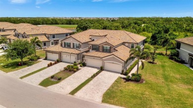 Welcome to this beautifully appointed 3 bedroom, 2 bathroom on Lakewood National Golf Club in Florida - for sale on GolfHomes.com, golf home, golf lot