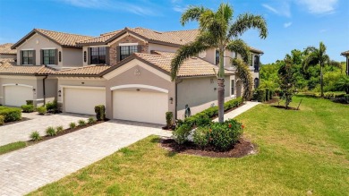 Welcome to this beautifully appointed 3 bedroom, 2 bathroom on Lakewood National Golf Club in Florida - for sale on GolfHomes.com, golf home, golf lot