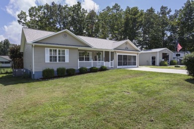 Welcome to this beautifully maintained 3 bedroom, 2.5 bath home on Lake Tansi Village Country Club in Tennessee - for sale on GolfHomes.com, golf home, golf lot