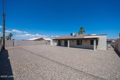 VERY clean 2-bedroom, 2-bathroom home with a versatile den! This on London Bridge Golf Course in Arizona - for sale on GolfHomes.com, golf home, golf lot