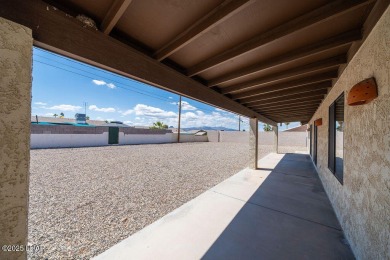 VERY clean 2-bedroom, 2-bathroom home with a versatile den! This on London Bridge Golf Course in Arizona - for sale on GolfHomes.com, golf home, golf lot