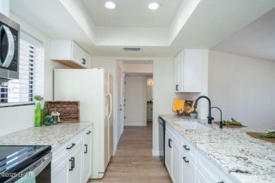 VERY clean 2-bedroom, 2-bathroom home with a versatile den! This on London Bridge Golf Course in Arizona - for sale on GolfHomes.com, golf home, golf lot