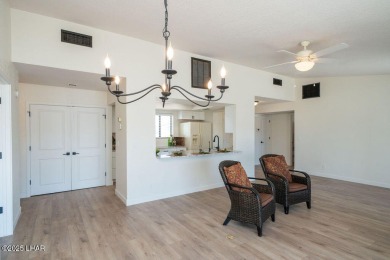 VERY clean 2-bedroom, 2-bathroom home with a versatile den! This on London Bridge Golf Course in Arizona - for sale on GolfHomes.com, golf home, golf lot