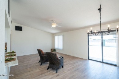 VERY clean 2-bedroom, 2-bathroom home with a versatile den! This on London Bridge Golf Course in Arizona - for sale on GolfHomes.com, golf home, golf lot