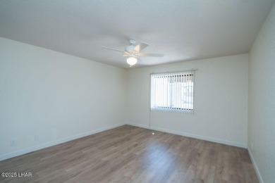 VERY clean 2-bedroom, 2-bathroom home with a versatile den! This on London Bridge Golf Course in Arizona - for sale on GolfHomes.com, golf home, golf lot