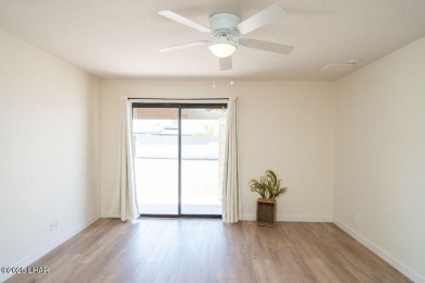 VERY clean 2-bedroom, 2-bathroom home with a versatile den! This on London Bridge Golf Course in Arizona - for sale on GolfHomes.com, golf home, golf lot