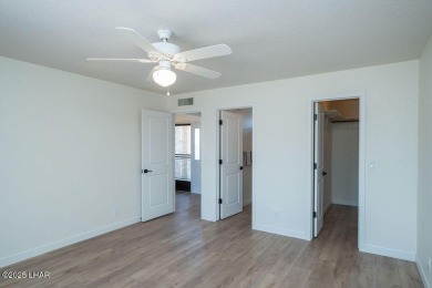 VERY clean 2-bedroom, 2-bathroom home with a versatile den! This on London Bridge Golf Course in Arizona - for sale on GolfHomes.com, golf home, golf lot