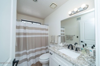 VERY clean 2-bedroom, 2-bathroom home with a versatile den! This on London Bridge Golf Course in Arizona - for sale on GolfHomes.com, golf home, golf lot