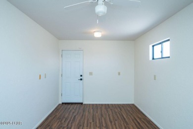 VERY clean 2-bedroom, 2-bathroom home with a versatile den! This on London Bridge Golf Course in Arizona - for sale on GolfHomes.com, golf home, golf lot