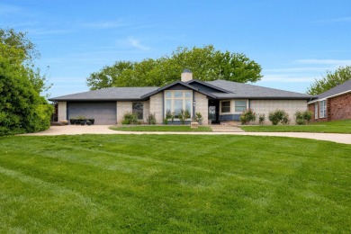 Welcome to this charming 3/3/2 + office in Hunsley Hills! Near on Palo Duro Creek Golf Club in Texas - for sale on GolfHomes.com, golf home, golf lot