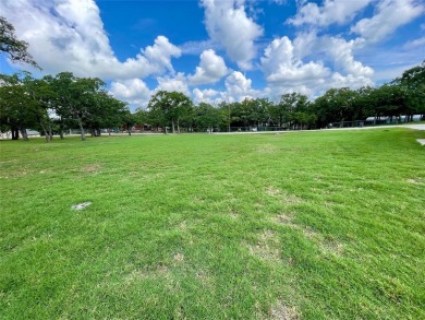 Discover this charming 3-bedroom, 2-bathroom singlewide home on on Nocona Hills Golf Course in Texas - for sale on GolfHomes.com, golf home, golf lot