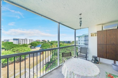Welcome to this beautifully updated 2-bedroom, 2-bathroom condo on Palm-Aire Country Club and Resort - Palms in Florida - for sale on GolfHomes.com, golf home, golf lot