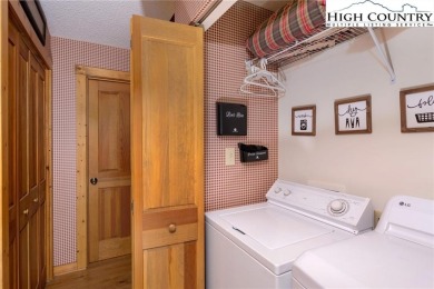 Fully Furnished Log Cabin in Beech Mountain - Turnkey Mountain on Beech Mountain Club in North Carolina - for sale on GolfHomes.com, golf home, golf lot