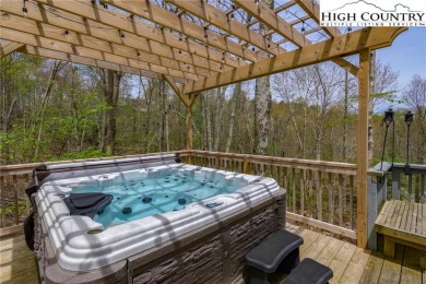 Fully Furnished Log Cabin in Beech Mountain - Turnkey Mountain on Beech Mountain Club in North Carolina - for sale on GolfHomes.com, golf home, golf lot