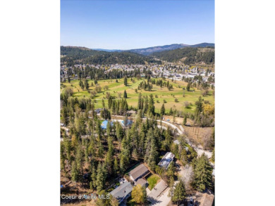 Spacious Home in Fairway Heights Overlooking Pinehurst Golf on Pinehurst Golf Course in Idaho - for sale on GolfHomes.com, golf home, golf lot