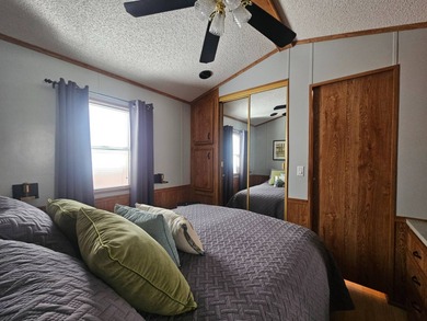 Completely updated 1BD/2BA with a spacious Arizona Room and a on Viewpoint Golf Resort in Arizona - for sale on GolfHomes.com, golf home, golf lot