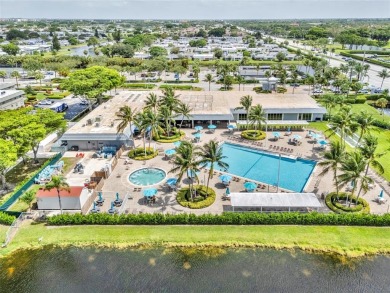 Beautifully Renovated Kings Point Condo! This light-filled on Kings Point Golf -Flanders Way in Florida - for sale on GolfHomes.com, golf home, golf lot