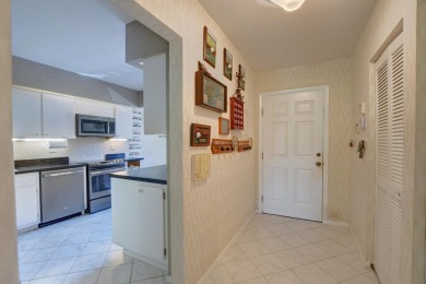 This bright 2nd floor 3 BR/2BTH convertible condo with fantastic on Hunters Run Golf and Country Club in Florida - for sale on GolfHomes.com, golf home, golf lot