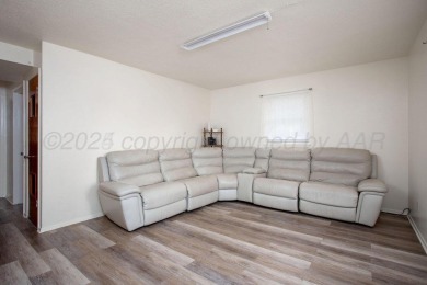 The sweetest 4/2/2 home is nestled on a quiet cul-de-sac in the on Ross Rogers Municipal Golf Course in Texas - for sale on GolfHomes.com, golf home, golf lot
