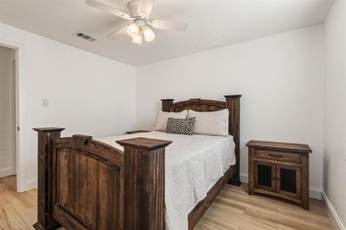 Freshly Updated Lake Retreat in Simmons Shores - STR-Approved & on Tanglewood Resort in Texas - for sale on GolfHomes.com, golf home, golf lot