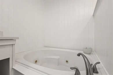 Freshly Updated Lake Retreat in Simmons Shores - STR-Approved & on Tanglewood Resort in Texas - for sale on GolfHomes.com, golf home, golf lot