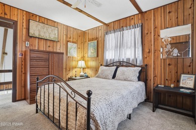 Welcome to an exceptional Pocono escape. This spacious on The Hideout Golf in Pennsylvania - for sale on GolfHomes.com, golf home, golf lot