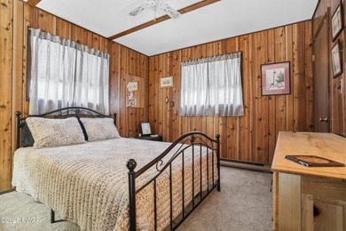 Welcome to an exceptional Pocono escape. This spacious on The Hideout Golf in Pennsylvania - for sale on GolfHomes.com, golf home, golf lot