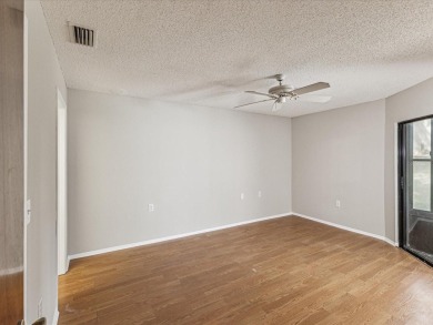 This delightful 2BR/2BA/1 Car Garage villa, nestled in the on Tarpon Springs Golf Course in Florida - for sale on GolfHomes.com, golf home, golf lot
