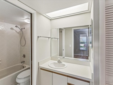This delightful 2BR/2BA/1 Car Garage villa, nestled in the on Tarpon Springs Golf Course in Florida - for sale on GolfHomes.com, golf home, golf lot