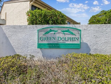 This delightful 2BR/2BA/1 Car Garage villa, nestled in the on Tarpon Springs Golf Course in Florida - for sale on GolfHomes.com, golf home, golf lot