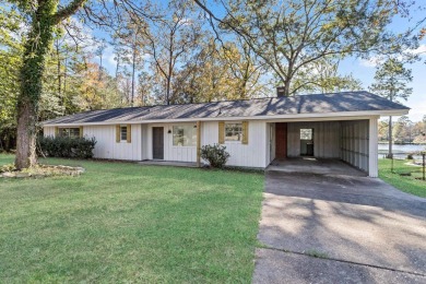 3 bedroom, 2 bath  waterfront home sitting on +/-.33 acres. This on Wildwood Golf Course in Texas - for sale on GolfHomes.com, golf home, golf lot