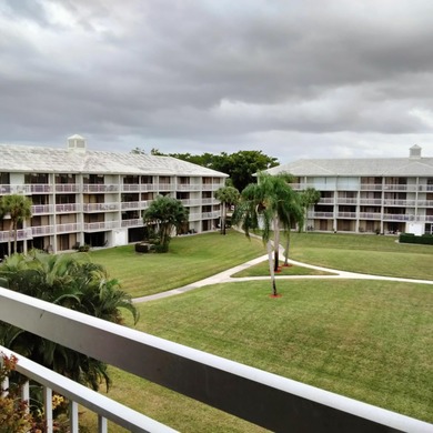 PENTHOUSE CONDO 2BR/2BTH W/DEN, WITH AMAIZING VIEW OF SUNSET on Bear Lakes Country Club in Florida - for sale on GolfHomes.com, golf home, golf lot