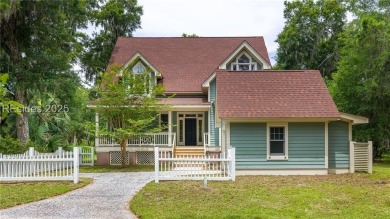 This 4 bedroom 3 and half bath cottage is located in Haig Point on Haig Point Golf Club in South Carolina - for sale on GolfHomes.com, golf home, golf lot