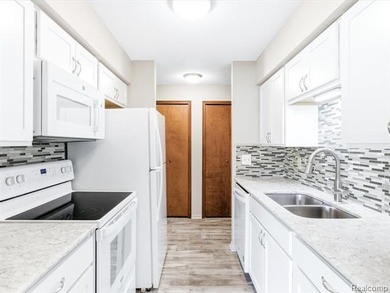 MOVE-IN READY 2 BED, 1.1 BATH FIRST-FLOOR CONDO IN BEAUTIFUL on Marysville Golf Course in Michigan - for sale on GolfHomes.com, golf home, golf lot