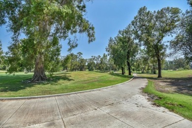Welcome to this beautifully maintained townhome located in the on Vista Valencia Golf Course in California - for sale on GolfHomes.com, golf home, golf lot